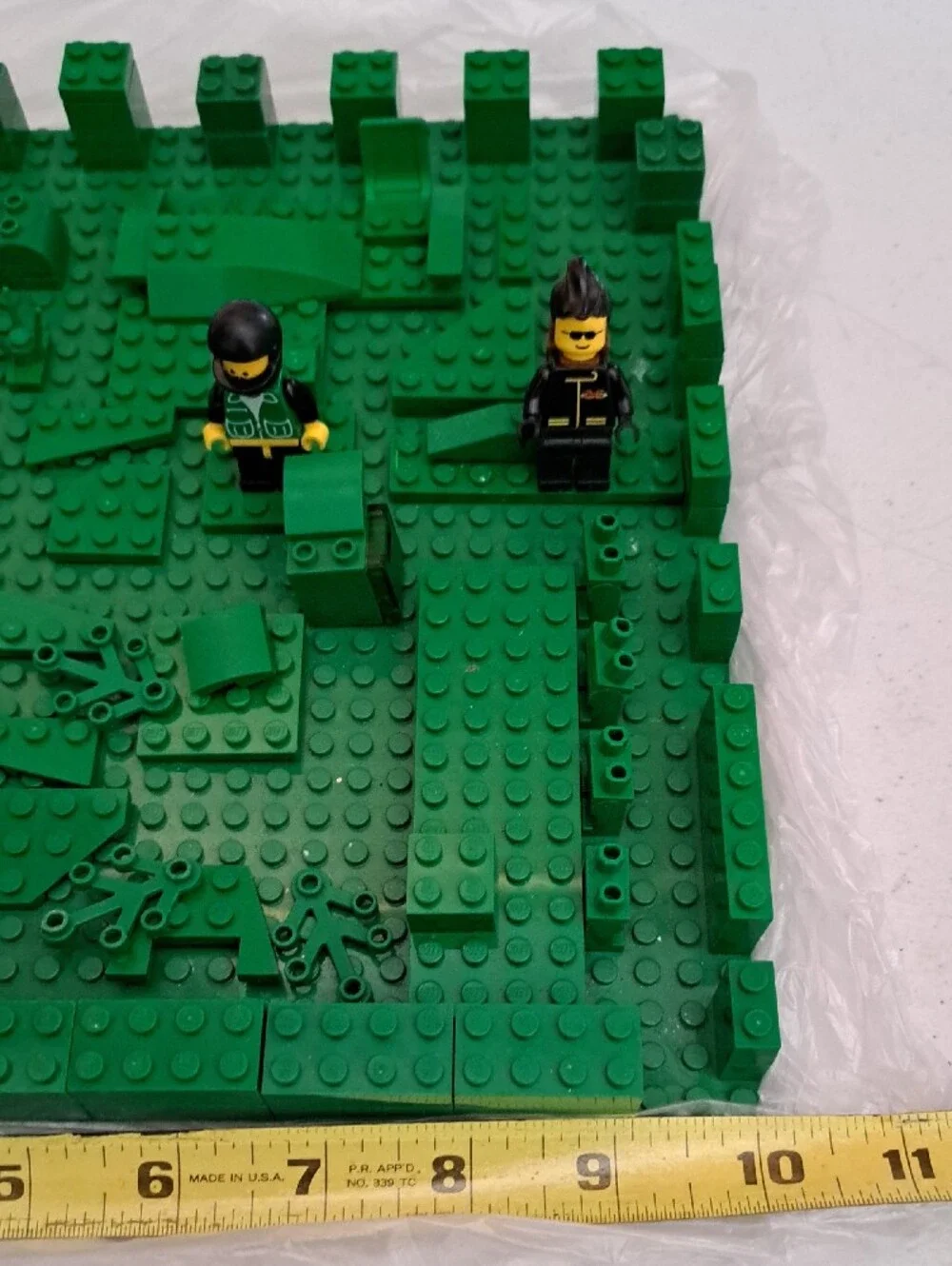 Green Building Base with Minifigures Lego Toy
